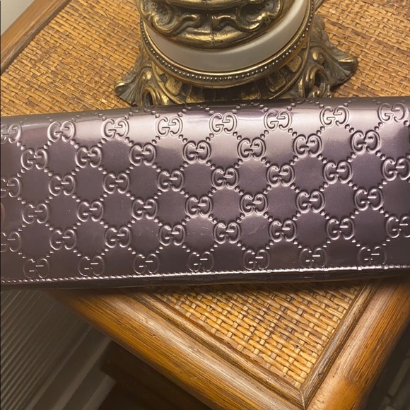 Authentic w dustbag Gucci monogram clutch - Picture 2 of 9